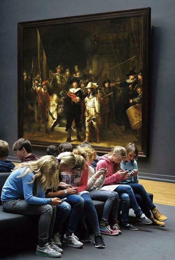 Adolescentes en el Museo del Louvre